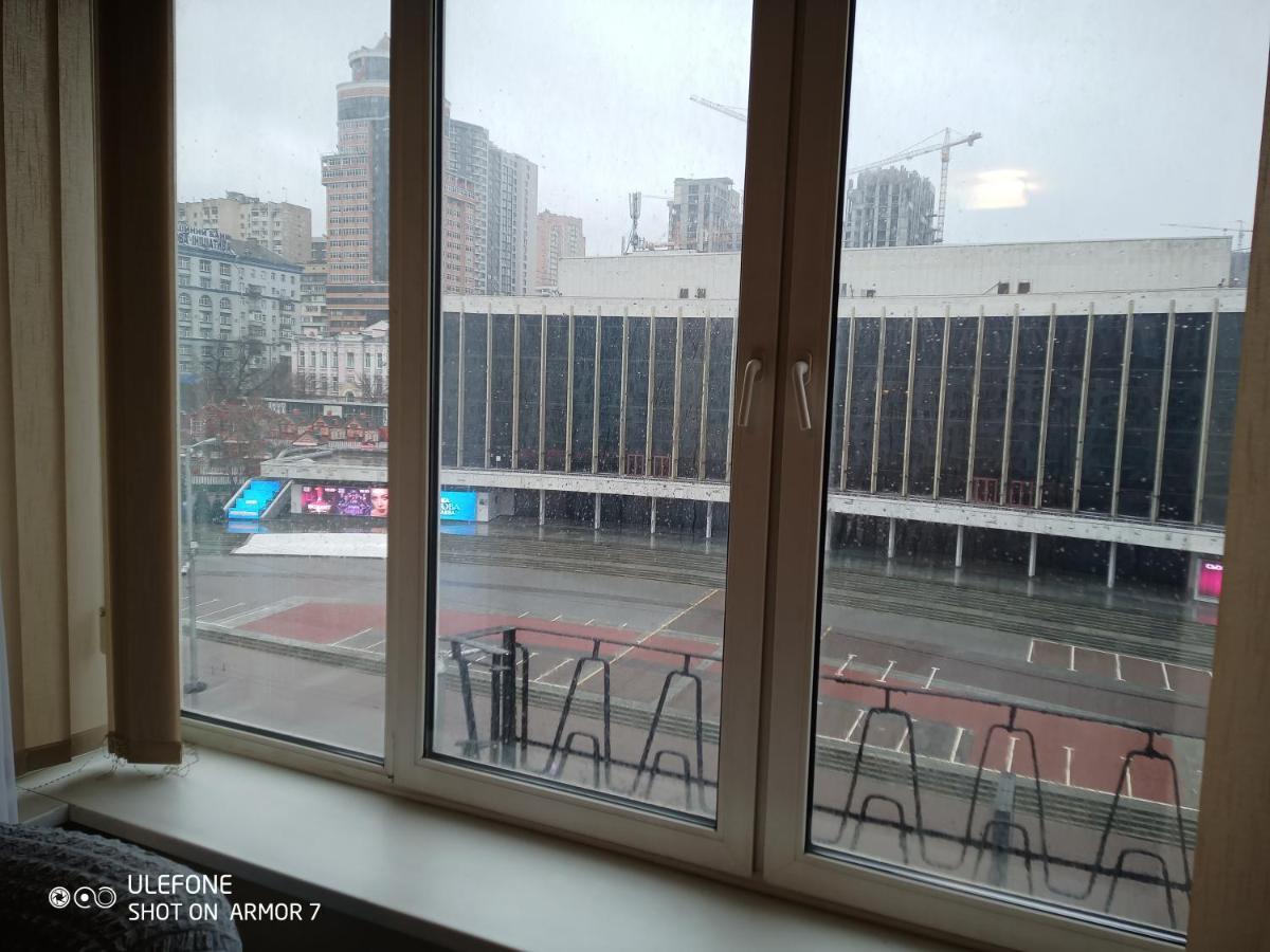 Двухкомнатная Квартира С Видом На Дворец Украина Kiev Exteriör bild
